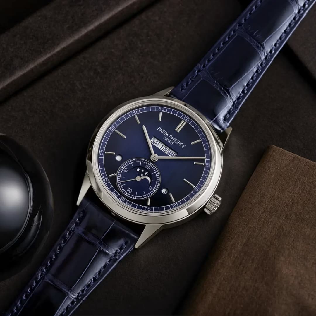 Đồng hồ cơ khí - Patek Philippe.