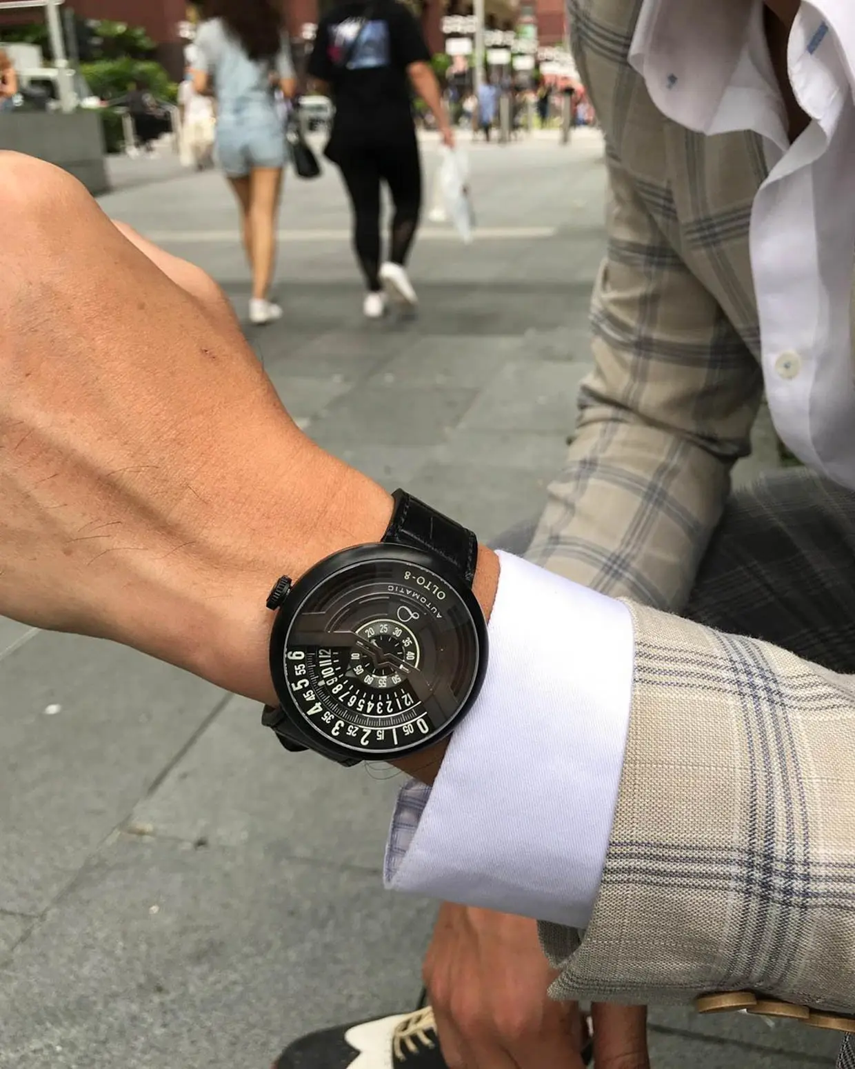 Dòng đồng hồ này không cần pin, có tuổi thọ cao và giá trị cơ khí bền vững.