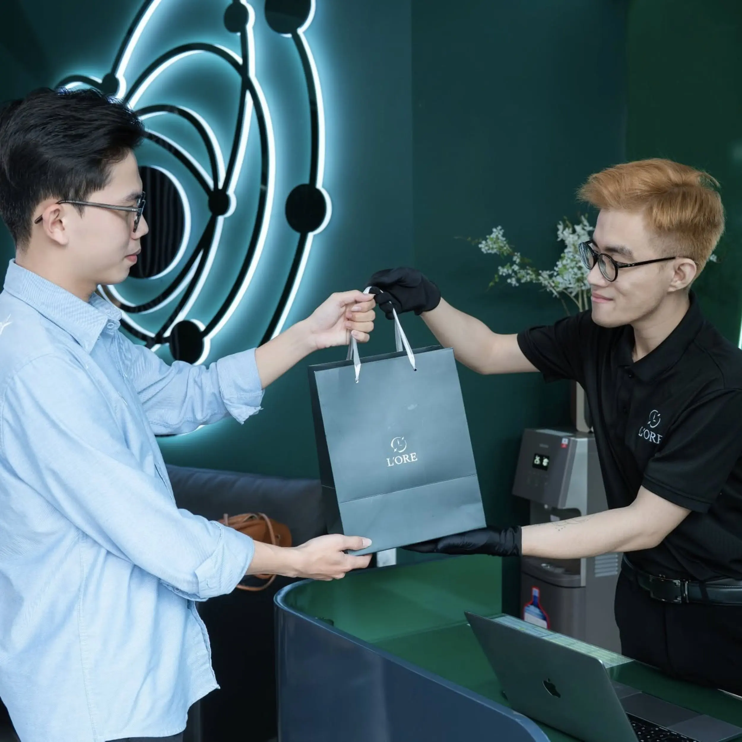 L’ORE Watch là đơn vị phân phối chính hãng của 3 thương hiệu cơ học nổi bật: Peacock, OLTO-8 và Atowak