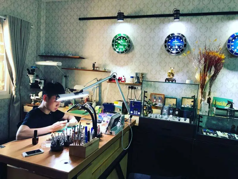 Địa chỉ sửa chữa và tân trang đồng hồ cơ, đồng hồ pin với trang thiết bị nhập khẩu từ Thụy 