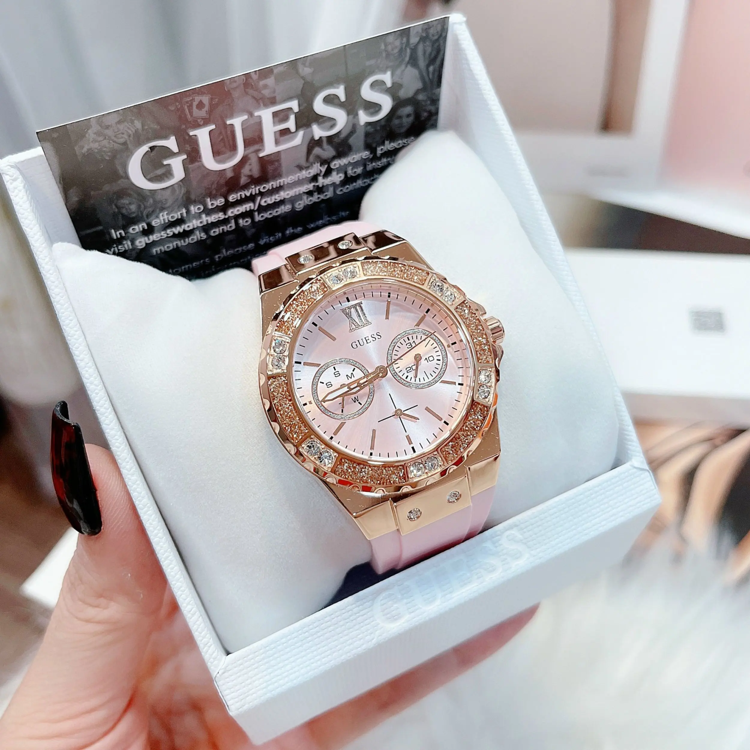 Đồng hồ Guess là sản phẩm thuộc thương hiệu Guess - một thương hiệu thời trang được thành lập tại Hoa Kỳ