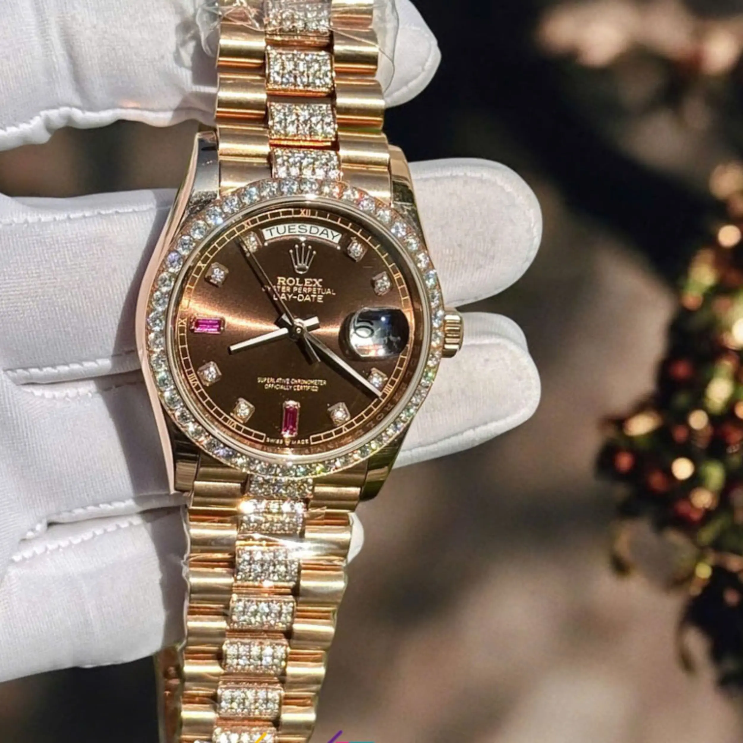 Moissanite trên cọc số và mặt số đồng hồ