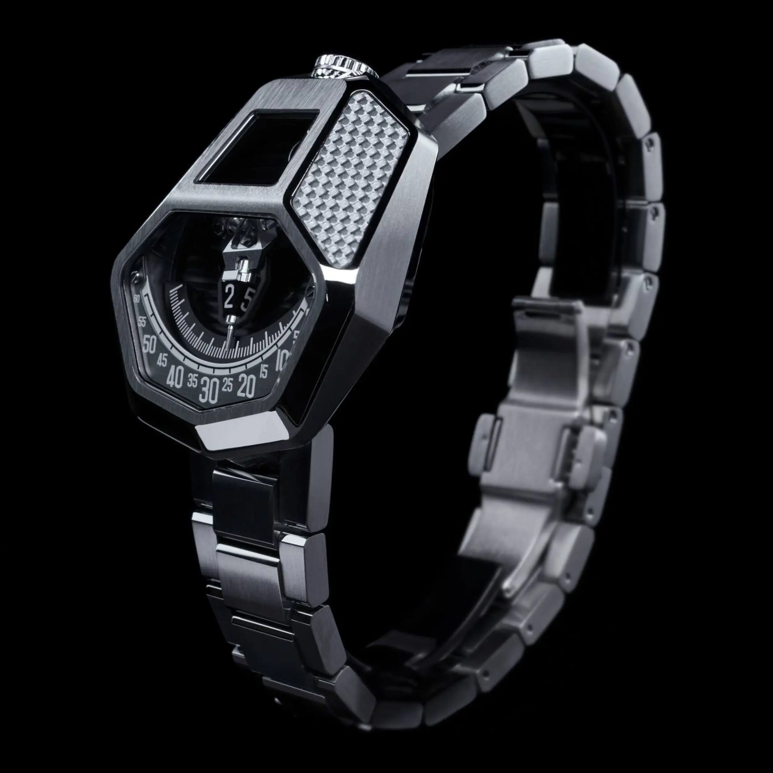 Mạ PVD thường được ứng dụng cho vỏ đồng hồ, dây đeo hoặc các chi tiết kim loại, nhằm tăng độ bền màu và cải thiện tính thẩm mỹ