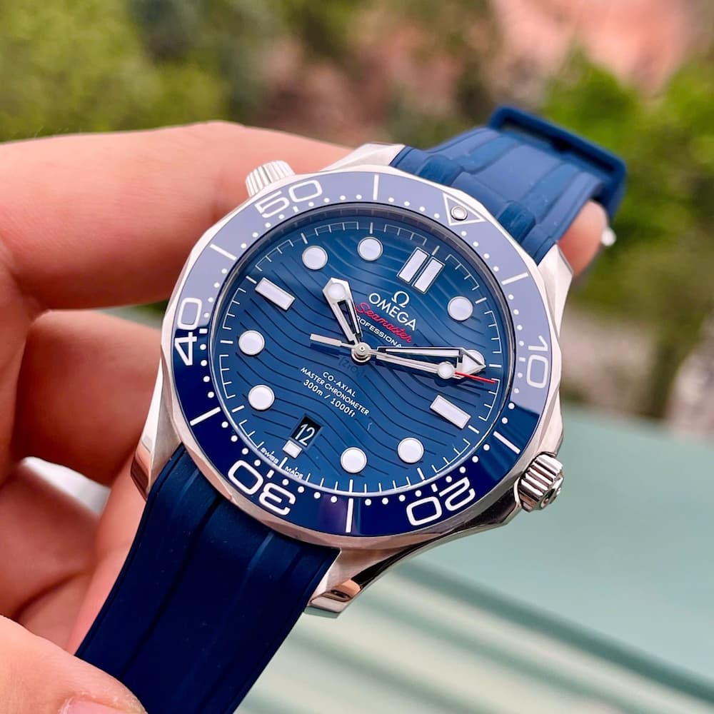 Omega Seamaster kết hợp bộ máy Co-Axial chính xác và khả năng chống nước 300m cho thợ lặn chuyên nghiệp