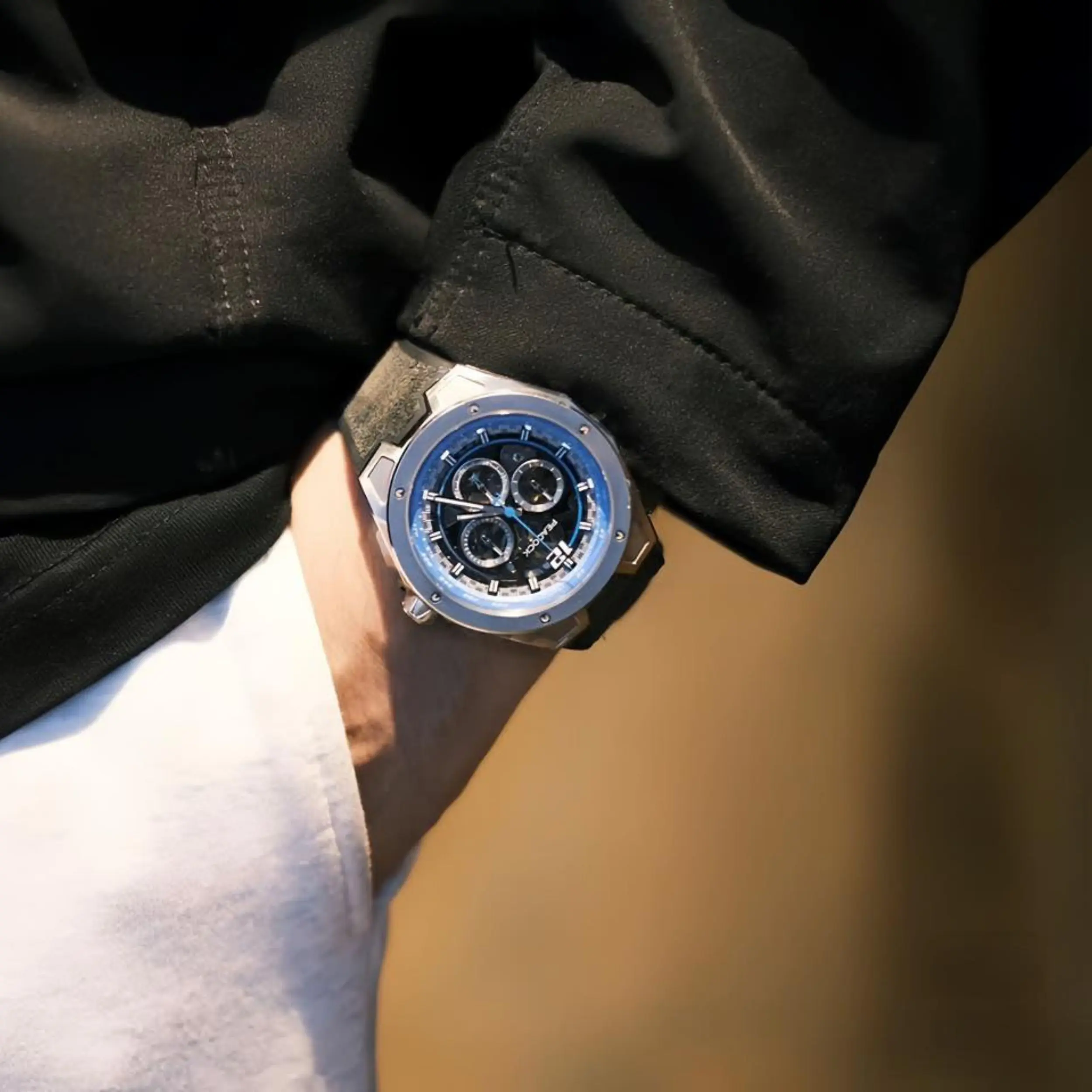 Ultra Speed Chronograph là phiên bản Peacock mang tính chức năng cao hơn với chức năng chronograph (bấm giờ