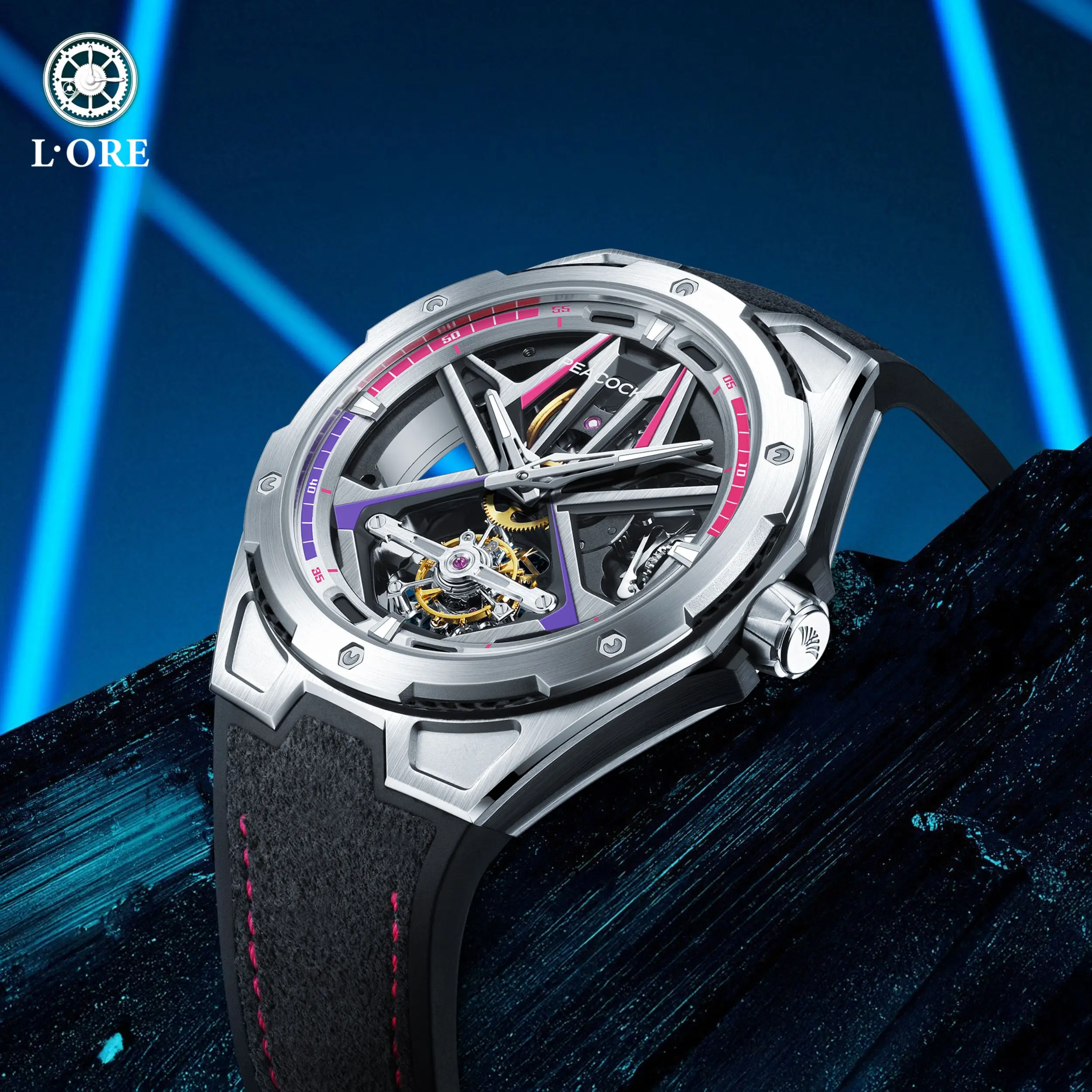 Điểm nổi bật nhất của Peacock Watch nằm ở thiết kế mặt số lộ máy
