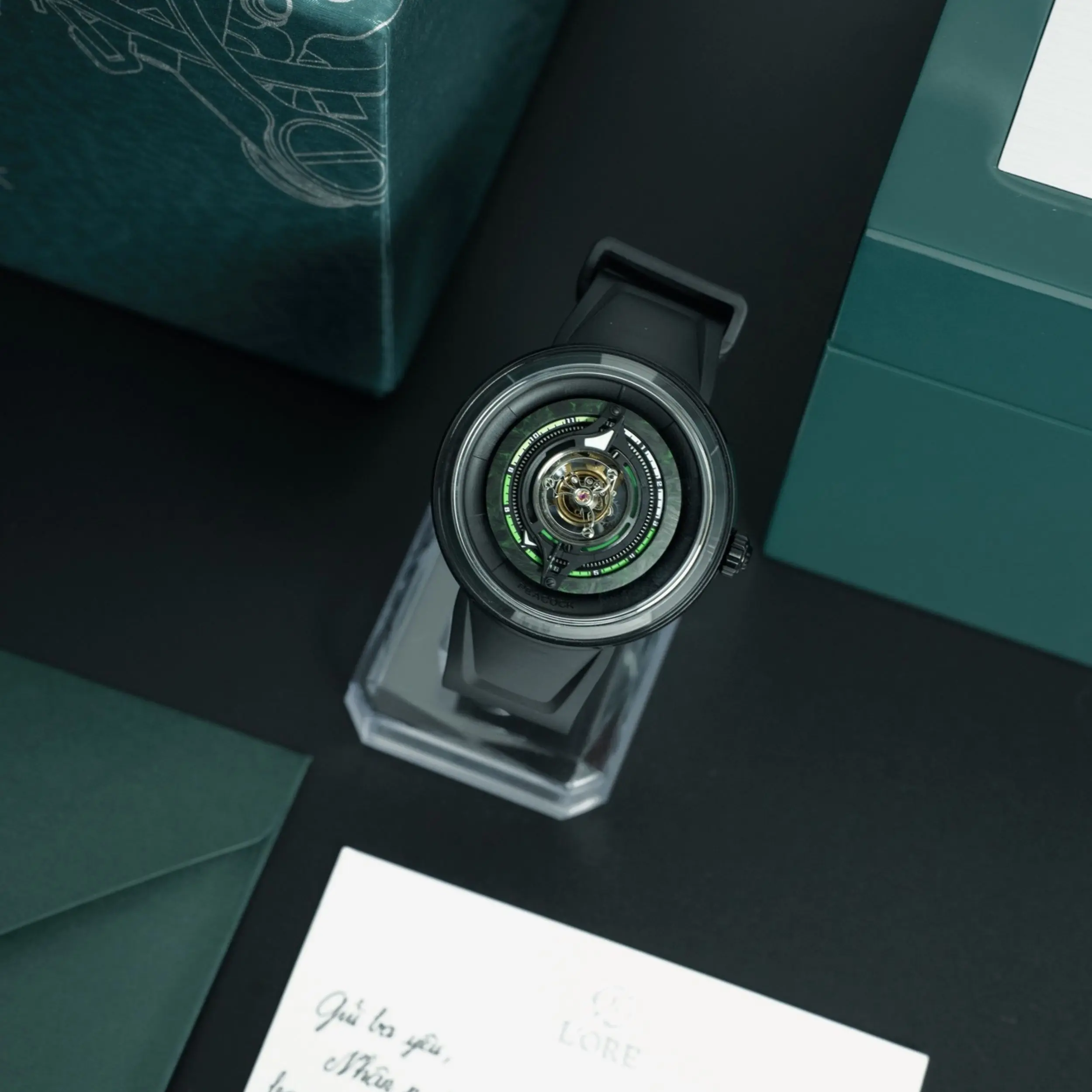 Peacock Watch sử dụng bộ máy cơ automatic