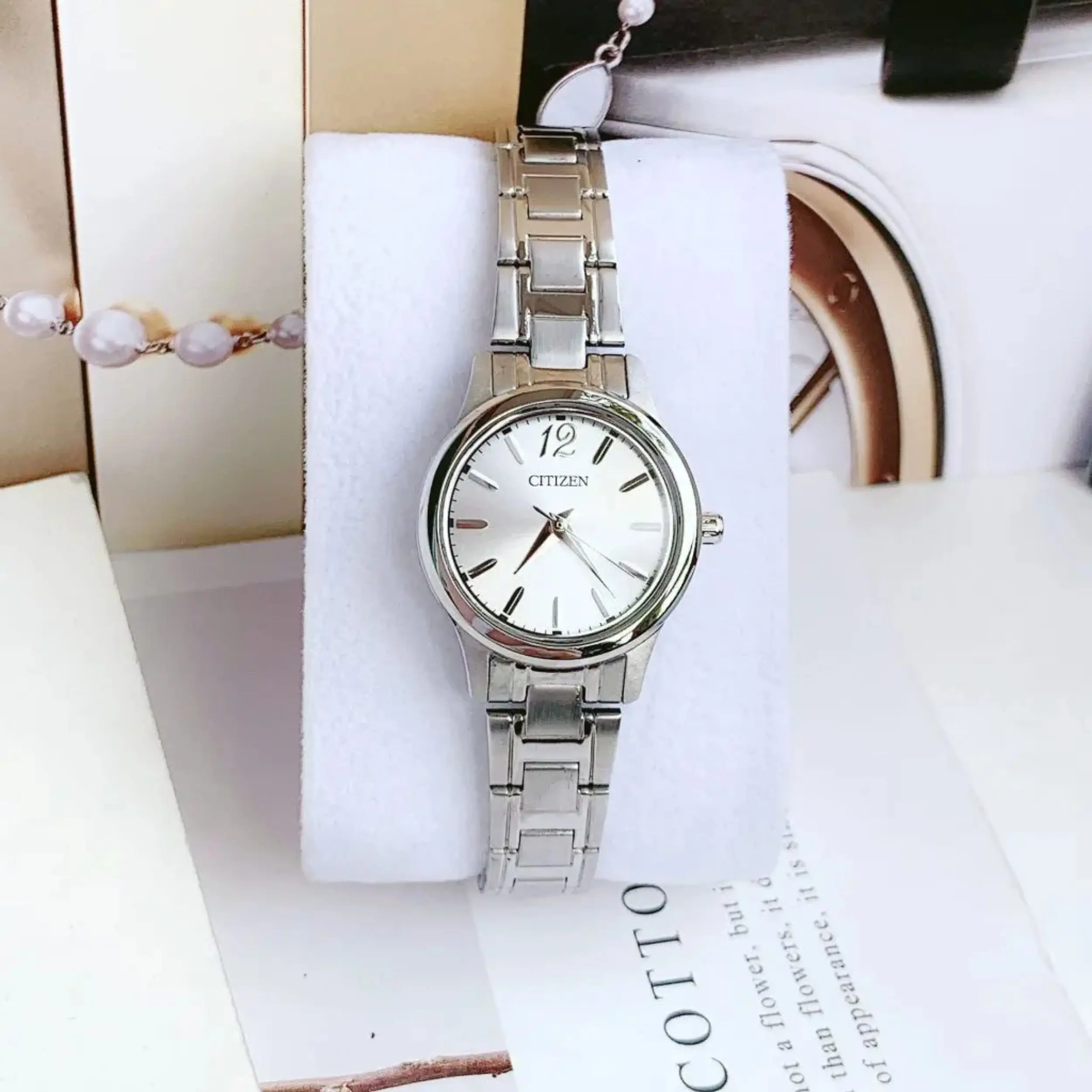 Citizen Eco-Drive là dòng đồng hồ nữ được đánh giá cao nhờ sự tiện lợi