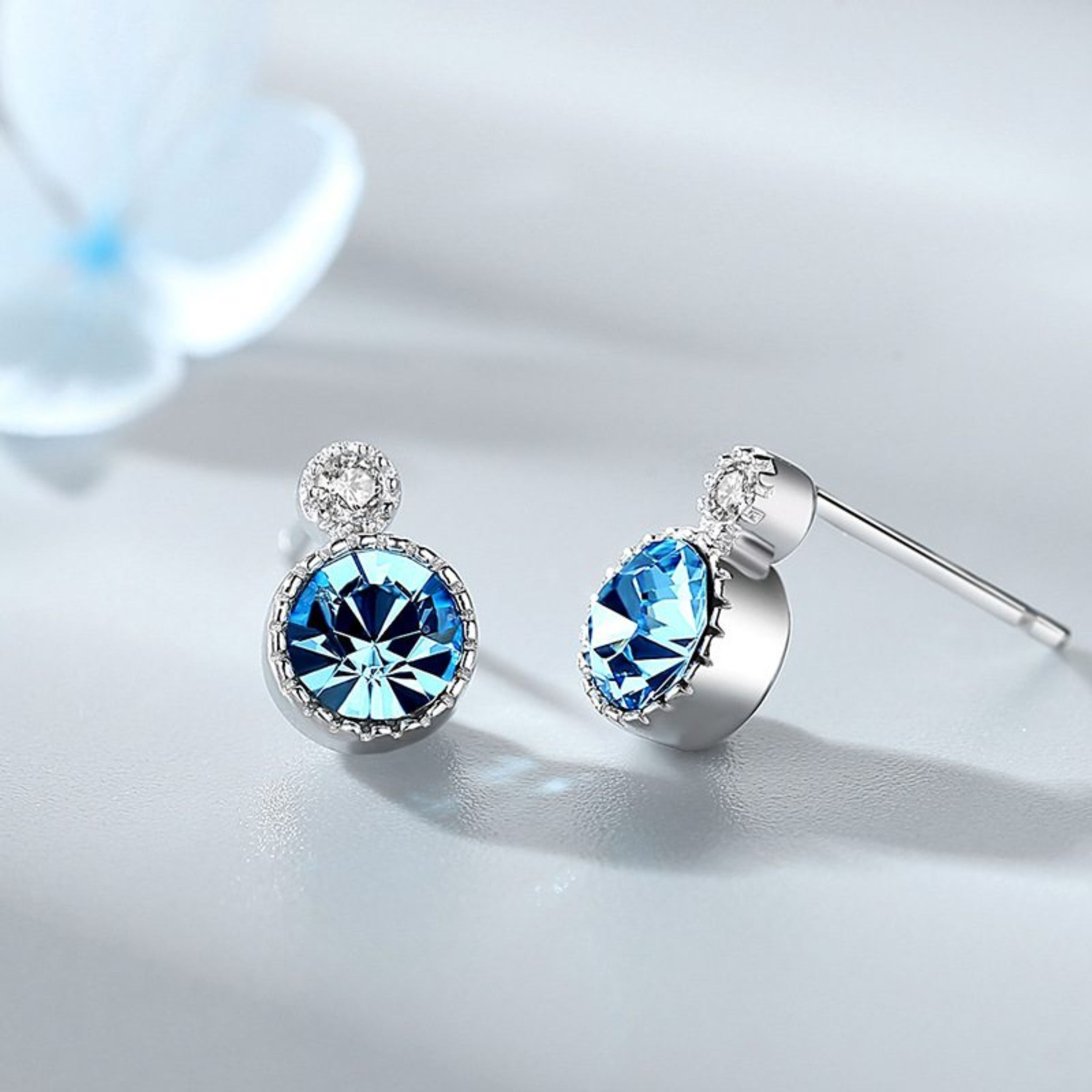 Bông tai là dòng trang sức mà nhiều người tìm kiếm nhất khi nhắc đến Swarovski