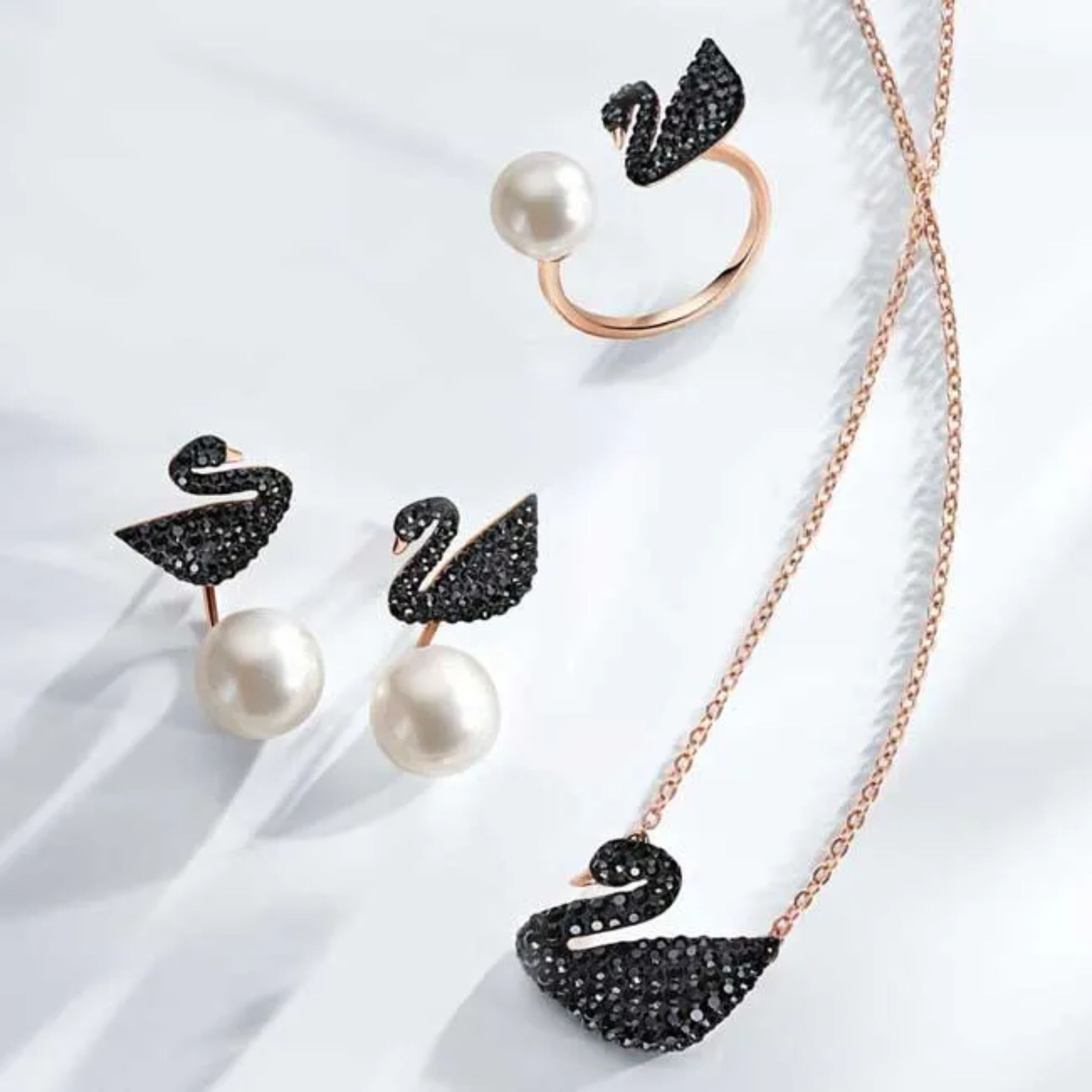 Biểu tượng thiên nga - logo chính thức của Swarovski