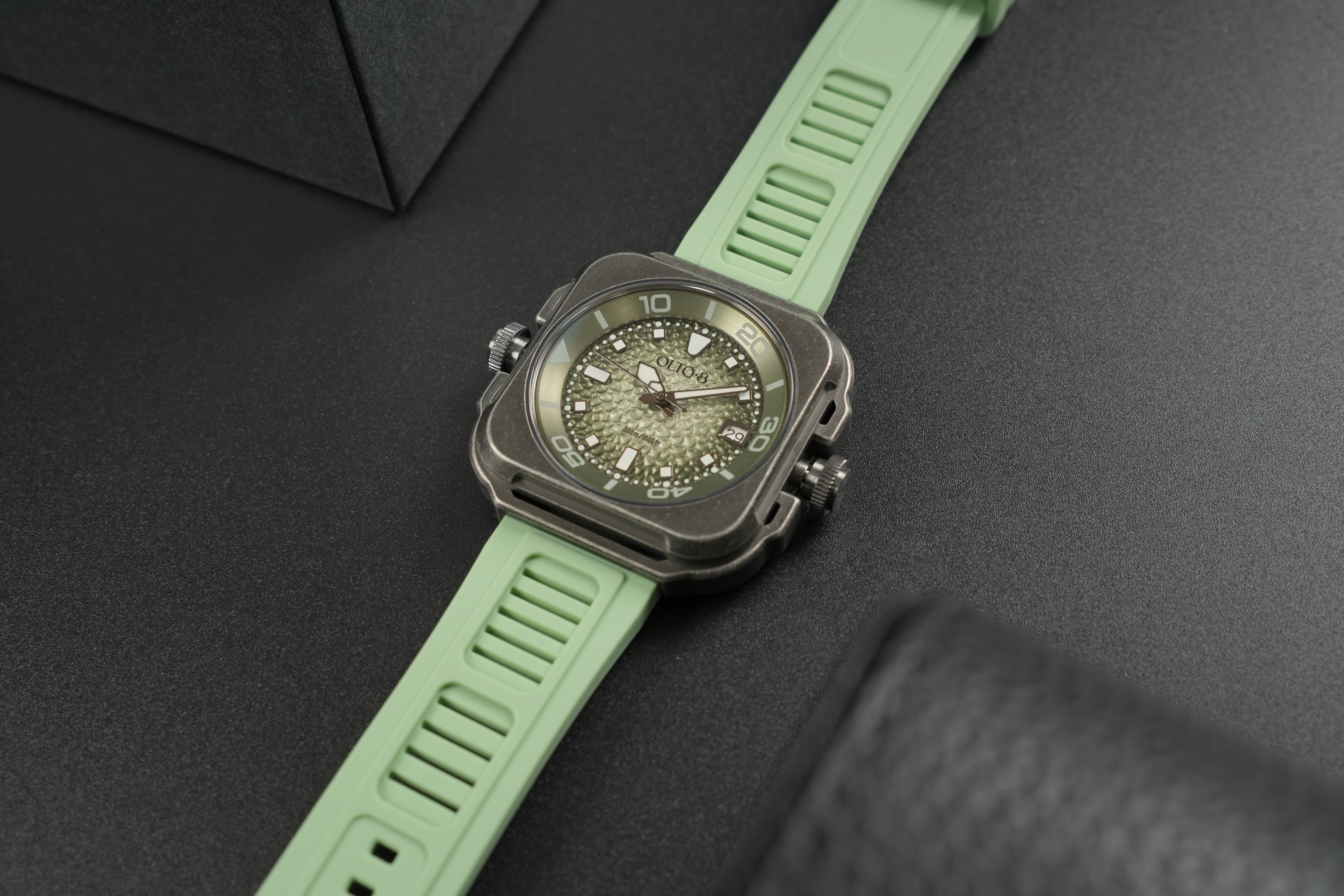 OLTO-8 Coral Steward Diving Automatic Watch Retro Green - L’ORE Watch