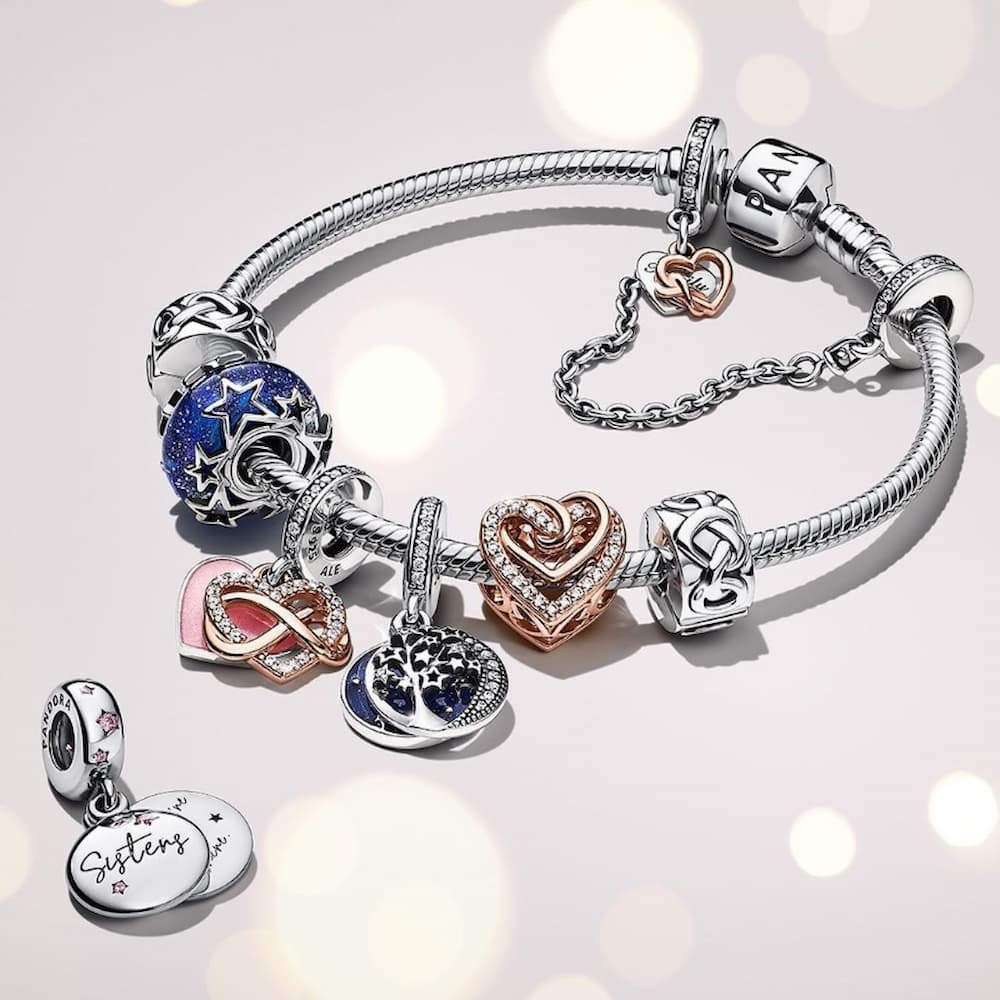 Charm bạc mang vẻ đẹp tinh tế, dễ phối với nhiều phong cách