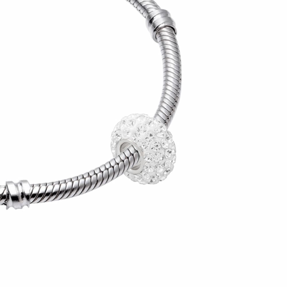 Charm xỏ có lỗ xuyên tâm giúp cố định trên dây đeo