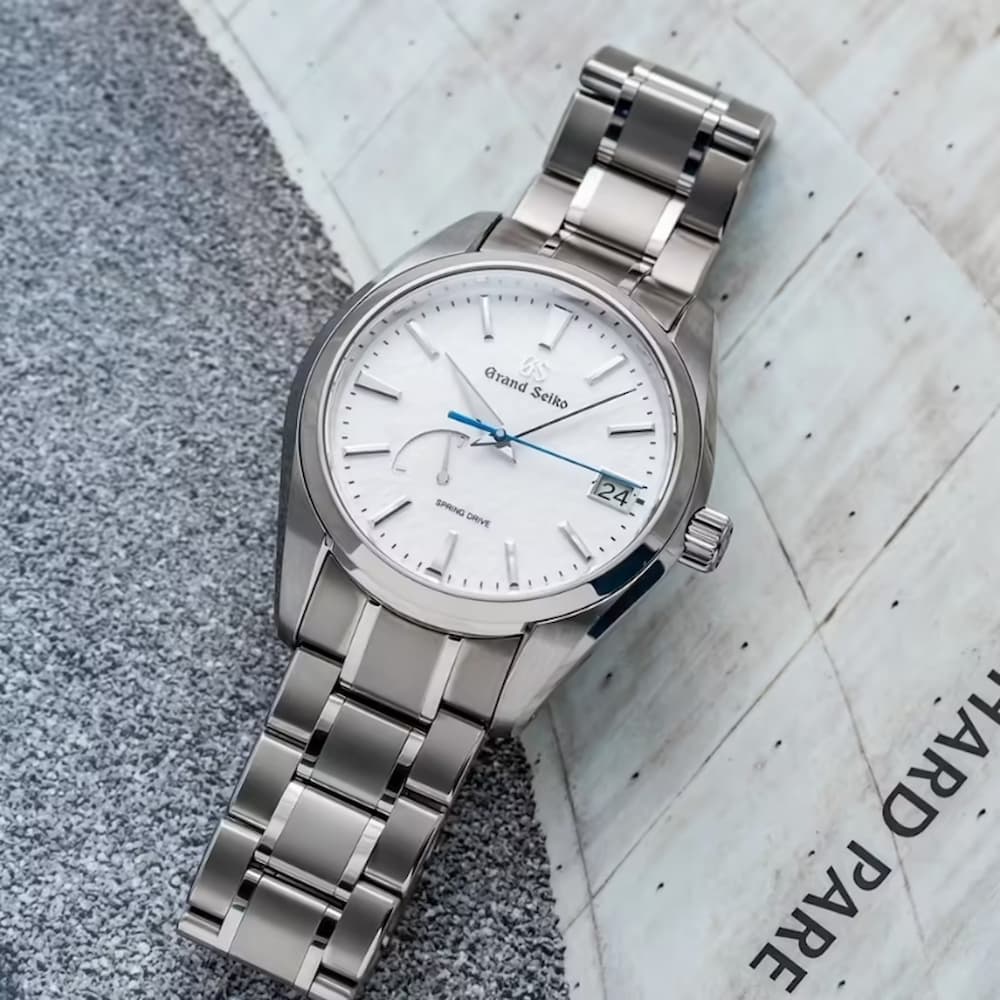 Đồng hồ từ Titanium không nên đánh bóng