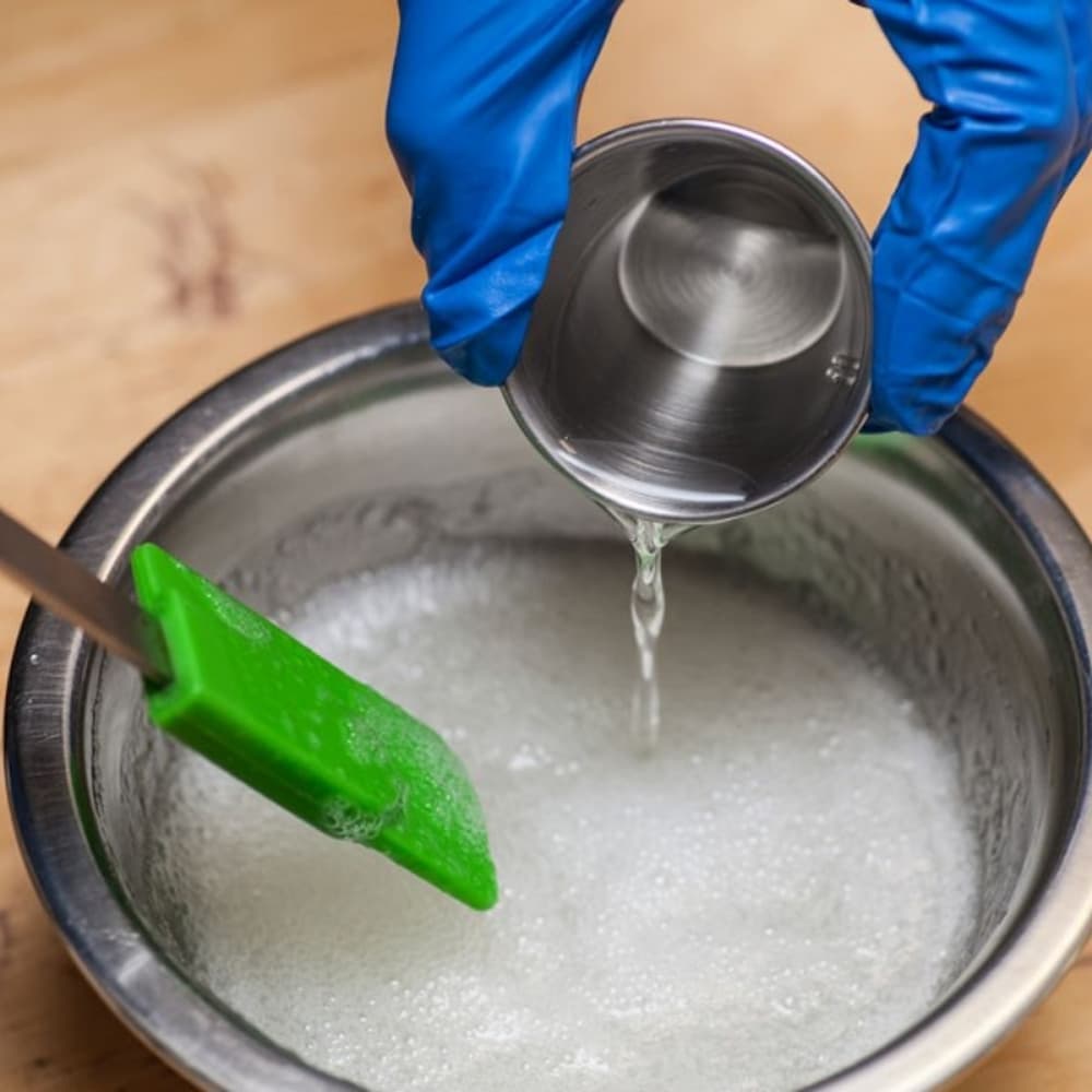 Làm sạch dây đồng hồ bằng nước rửa chén