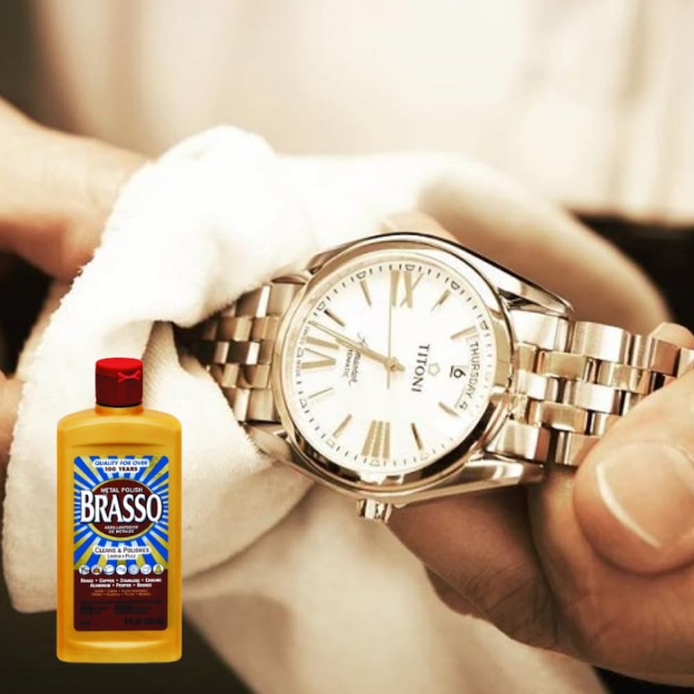 Dung dịch Brasso giúp đánh bóng kim loại đồng hồ hiệu quả