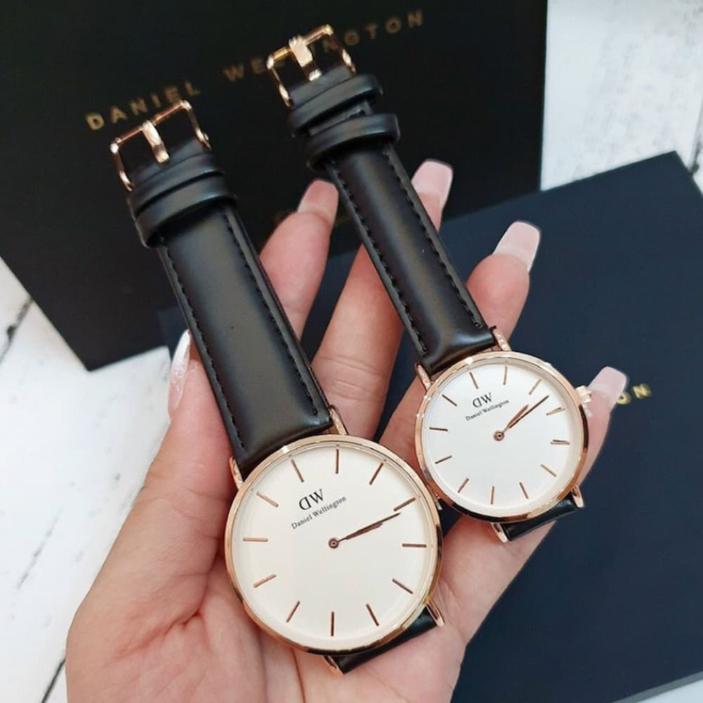 Dây da của đồng hồ DW chính hãng thường có độ hoàn thiện cao, bề mặt chắc chắn