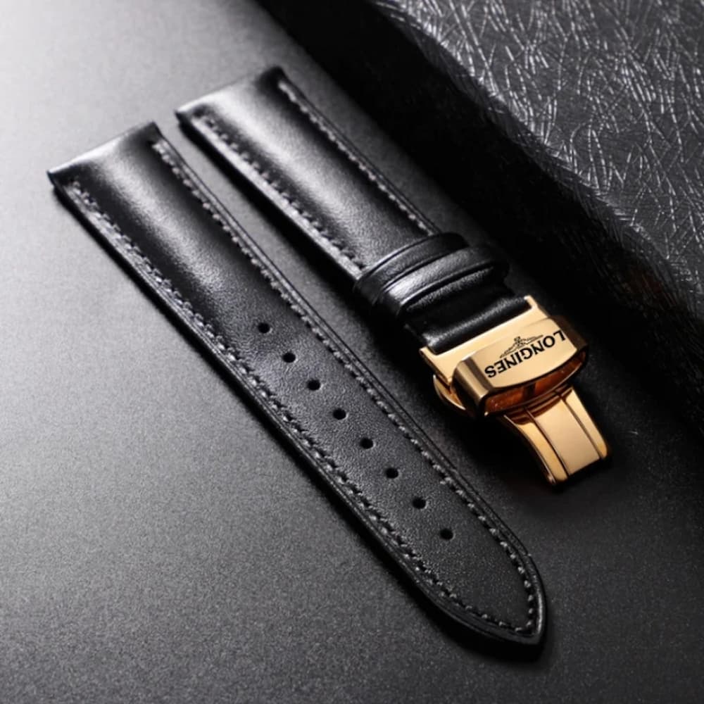 Dây đeo của Longines thật sẽ mềm, không thô ráp và ôm cổ tay tự nhiên