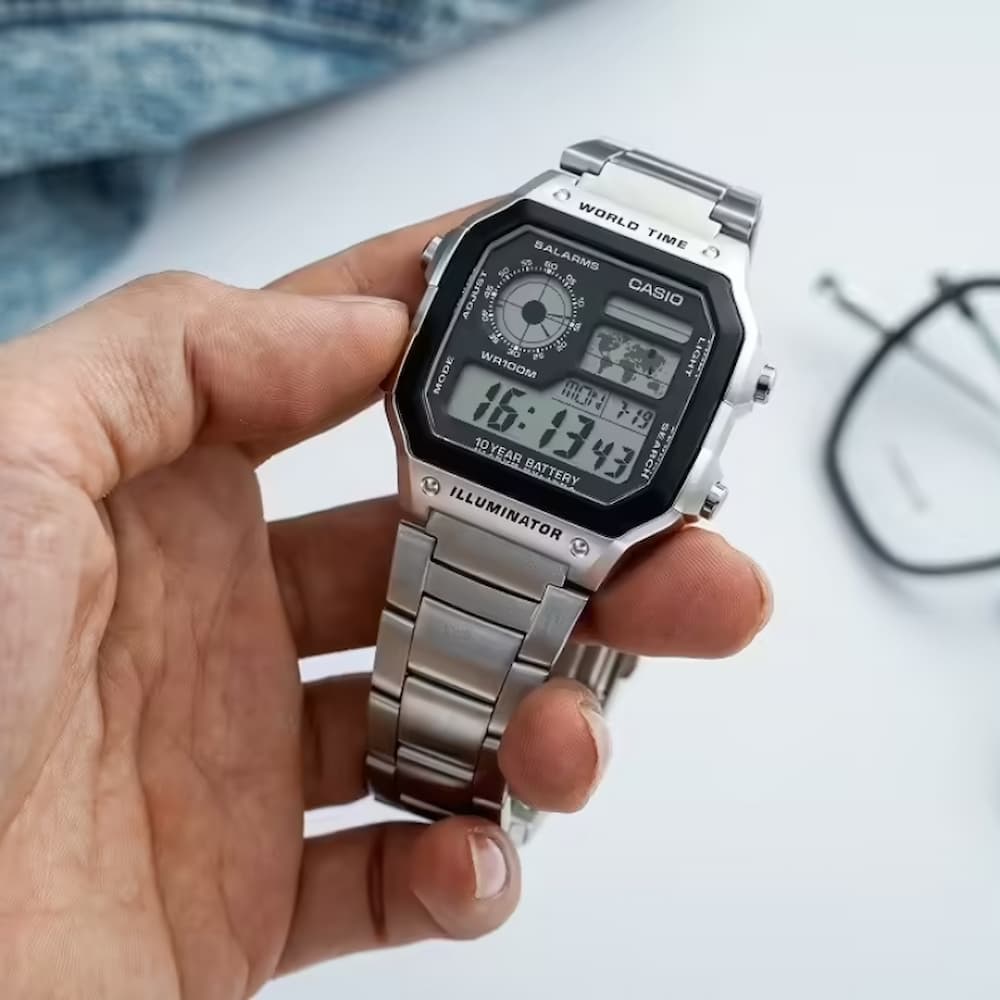 Đồng hồ Quartz điện tử hiển thị LCD tiện lợi và hiện đại